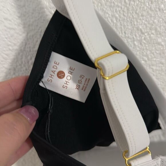 NWT- Shade & Shore- Black White Wide Band Triangle bikini top- Size XS - Picture 7 of 8